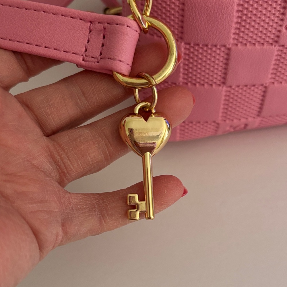 ☀️Juicy Couture Pink Crossbody with Gold Hardware - Picture 4 of 10